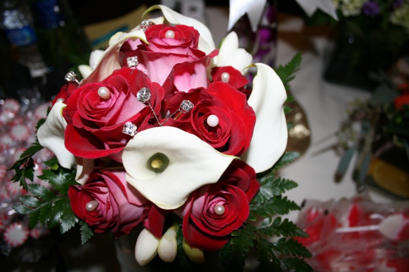 932 EXOTIC CALA RED ROSE BOUQUET