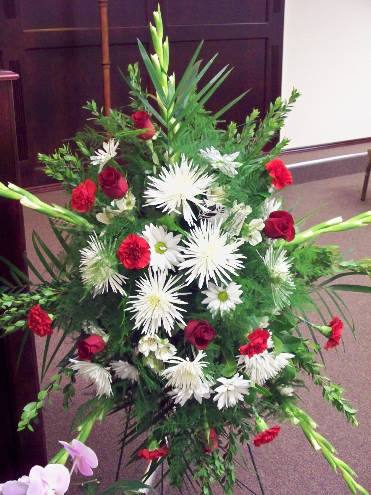 RED & WHITE STANDING FUNERAL SPRAY