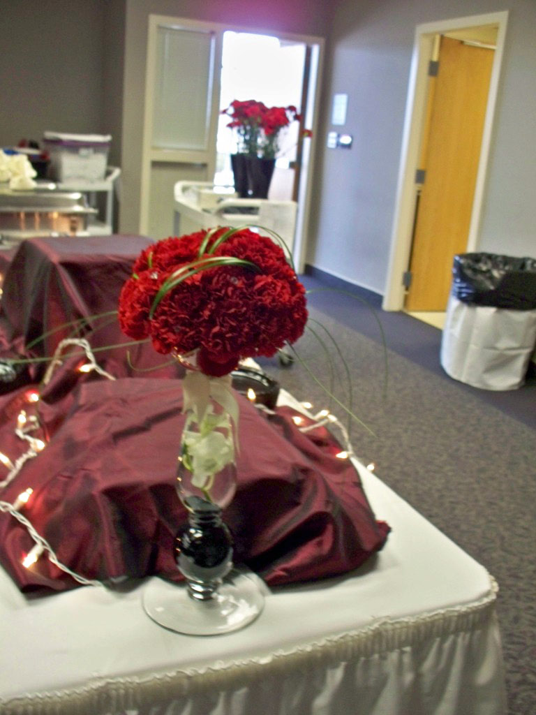 DOCTORS DAY CENTER PIECE FLOWER RED CARNATION